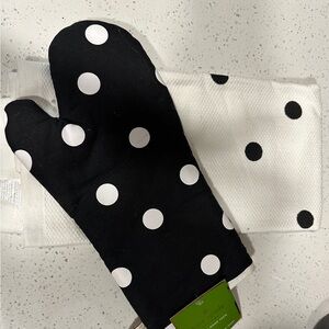 kate spade Black & White Polka Dot Oven Mitt and Towel Set NWT